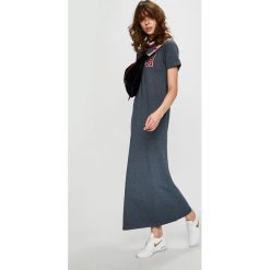 Tommy Hilfiger - Sukienka. Szare sukienki damskie Tommy Hilfiger, z aplikacjami, z bawełny, casualowe, z okrągłym kołnierzem, z krótkim rękawem. Za 399.90 zł.