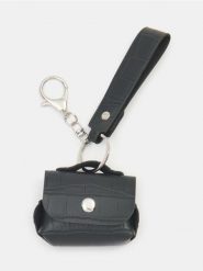 Brelok na klucze w formie torebki - czarny. Czarne torebki do ręki damskie Sinsay, bez wzorów, bez dodatków. Za 15.99 zł.