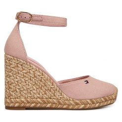 Espadryle Tommy Hilfiger. Czerwone espadryle damskie Tommy Hilfiger, bez wzorów, bez obcasa, bez zapięcia. Za 409.99 zł.