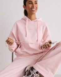 Damska bluza z kapturem oddychająca, 100% bawełna Chunky Terry jasny róż. Czerwone bluzy damskie Aim'n, l, bez wzorów, z bawełny, z kapturem, na fitness i siłownię. Za 339.00 zł.