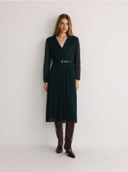 Plisowana sukienka z paskiem - morski. Zielone sukienki damskie Reserved, l, bez wzorów, z tkaniny, bez kołnierzyka, bez ramiączek, midi, rozkloszowane. W wyprzedaży za 109.99 zł.