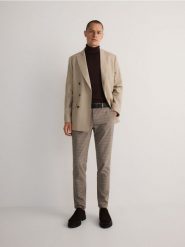 Spodnie chino slim w kratę - beżowy. Brązowe spodnie materiałowe męskie Reserved, bez wzorów, z tkaniny. Za 159.99 zł.