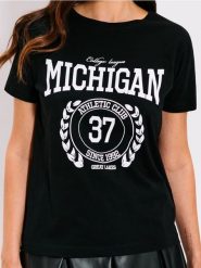 Koszulka z nadrukiem - czarny. Czarne t-shirty damskie Sinsay, l, bez wzorów, z bawełny, bez kołnierzyka. W wyprzedaży za 12.99 zł.