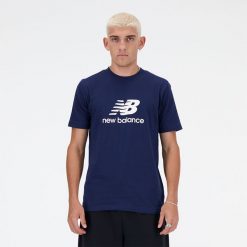 Koszulka męska New Balance MT41502NNY – granatowa. Niebieskie koszulki sportowe męskie New Balance, m, bez wzorów, z bawełny, bez kołnierzyka, bez ramiączek. Za 139.99 zł.