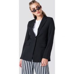 NA-KD Classic Marynarka z poduszkami na ramionach - Black. Żakiety damskie marki NA-KD Classic. Za 242.95 zł.