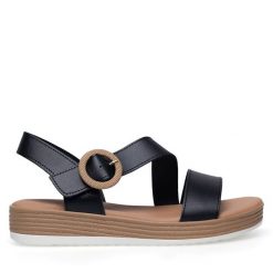 Sandały Lasocki. Czarne sandały damskie Lasocki, bez wzorów, bez obcasa, na płaskiej podeszwie, bez zapięcia. Za 99.99 zł.