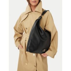 Torebka Beverly Hills Polo Club. Czarne torebki do ręki damskie Beverly Hills Polo Club, bez wzorów, klasyczne, bez dodatków. Za 229.99 zł.