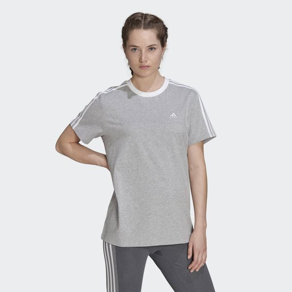 Koszulka fitness damska Adidas Essentials 3-Stripes Tee. Białe koszulki sportowe damskie Adidas, xs, bez wzorów, bez kołnierzyka, bez ramiączek, na fitness i siłownię. W wyprzedaży za 110.90 zł.
