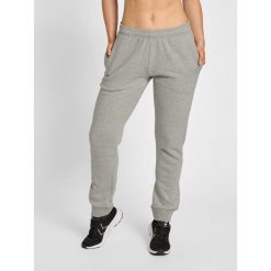 Damskie spodnie dresowe Hummel Red Basic. Szare spodnie dresowe damskie Hummel, s, bez wzorów, z bawełny. Za 187.50 zł.