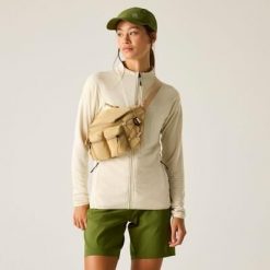 Damska teksturowana, elastyczna warstwa środkowa Torrek z zamkiem. Białe bluzy sportowe damskie Dare 2b, bez wzorów, z elastanu, bez kaptura. W wyprzedaży za 199.99 zł.