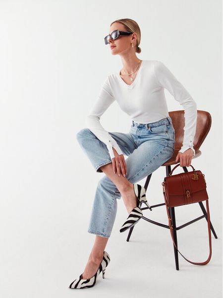 Guess Sweter W2YR31 Z2V62 Biały Regular Fit. Białe swetry damskie Guess, m, z aplikacjami, z wiskozy, bez kołnierzyka, bez ramiączek, bez kaptura. Za 219.99 zł.