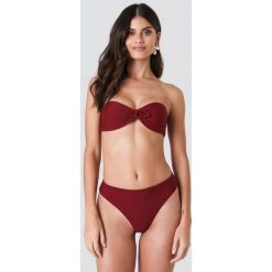 J&K Swim X NA-KD Dół bikini z wysokim stanem - Red. Bikini damskie marki J&K Swim X NA-KD. Za 52.95 zł.