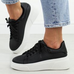 Czarne sportowe buty damskie McBraun 23290. Czarne obuwie sportowe damskie McBraun, bez wzorów, z jeansu. Za 99.00 zł.