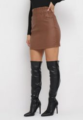 Brązowa Spódnica Mini z Marszczoną Talią z Imitacji Skóry Valma. Brązowe spódnice damskie Born2be, l, bez wzorów, ze skóry, eleganckie, mini, dopasowane. Za 79.99 zł.