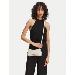 Torebka KARL LAGERFELD. Białe torebki do ręki damskie KARL LAGERFELD, bez wzorów, klasyczne, bez dodatków. Za 649.99 zł.