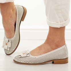 Złote ażurowe skórzane baleriny damskie Cambell 19416. Żółte baleriny damskie Cambell, na lato, z aplikacjami, z jeansu, eleganckie, bez obcasa, na obcasie. Za 229.00 zł.