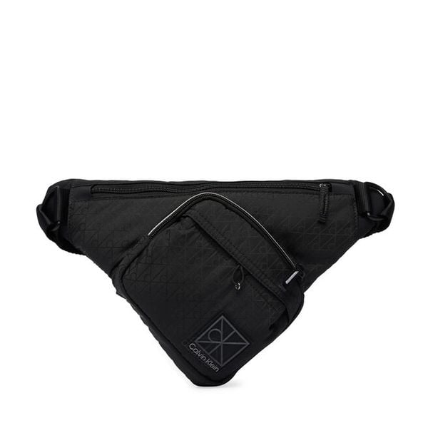 Saszetka Calvin Klein. Czarne saszetki męskie Calvin Klein, młodzieżowe, małe. Za 409.99 zł.