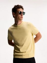 Sweter z krótkim rękawem - jasnożółty. Żółte swetry przez głowę męskie Reserved, l, bez wzorów, z bawełny, bez kołnierzyka. Za 99.99 zł.