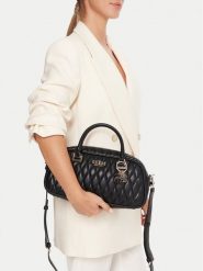 Guess Torebka Valla HWQG81 22050 Czarny. Czarne torebki do ręki damskie Guess, z aplikacjami, ze skóry, bez dodatków. Za 299.99 zł.