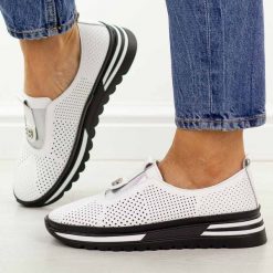 Białe ażurowe skórzane półbuty damskie S.Barski 7092. Białe półbuty damskie S.BARSKI, na jesień, w ażurowe wzory, z jeansu, casualowe, z okrągłym noskiem, bez obcasa, na płaskiej podeszwie, bez zapięcia. Za 249.00 zł.