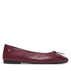 Baleriny Tommy Hilfiger. Czerwone baleriny damskie Tommy Hilfiger, bez wzorów, bez obcasa. Za 339.99 zł.