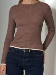 Sweter w prążki - brązowy. Brązowe swetry damskie Sinsay, l, bez wzorów, bez kołnierzyka, bez ramiączek, bez kaptura. Za 39.99 zł.