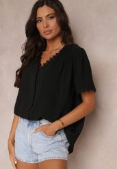 Czarna Koszula Zapinana na Guziki z Ozdobną Koronką Willona. Czarne bluzki damskie Renee, xl, z aplikacjami, z koronki, bez kołnierzyka, bez ramiączek. Za 49.99 zł.