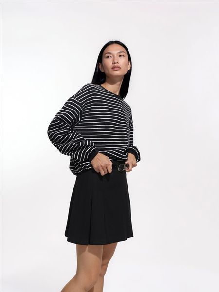 Spódnica mini z paskiem - czarny. Czarne spódnice damskie Reserved, l, bez wzorów, z tkaniny, mini, rozkloszowane. Za 139.99 zł.