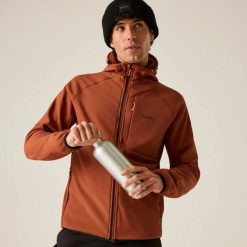 Męska kurtka Ossek Softshell. Czerwone kurtki męskie Regatta, m, bez wzorów, z materiału, z kapturem. Za 263.50 zł.