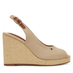 Espadryle Tommy Hilfiger. Brązowe sandały damskie Tommy Hilfiger, bez wzorów, bez obcasa, bez zapięcia. Za 259.00 zł.