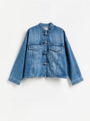 Jeansowa kurtka oversize - niebieski. Niebieskie kurtki damskie Reserved, l, bez wzorów, z bawełny, bez kaptura. Za 199.99 zł.