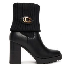 Botki Guess. Czarne botki damskie Guess, bez obcasa, na słupku, bez zapięcia. Za 709.99 zł.