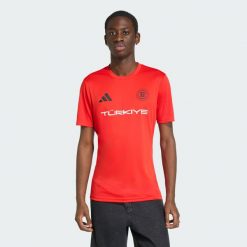 Koszulka Mistrzostwa Świata FIFA 26 Turcja. Czerwone koszulki sportowe męskie Adidas, s, bez wzorów, z dzianiny, bez kołnierzyka, bez ramiączek, do piłki nożnej. Za 149.00 zł.