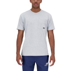 T-shirt Essentials Reimagined Rozmiar M Szary - MT31542AG. Szare t-shirty męskie New Balance, m, bez wzorów, z bawełny, klasyczne, bez kołnierzyka. Za 133.05 zł.