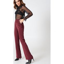 Hannalicious x NA-KD Spodnie garniturowe bootcut - Red. Spodnie materiałowe damskie marki Hannalicious x NA-KD. W wyprzedaży za 60.88 zł.