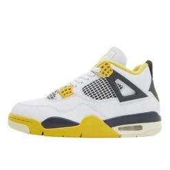 Buty sportowe Sneakersy damskie, Air 4 Retro. Białe obuwie sportowe damskie Jordan, bez wzorów, z materiału, trekkingowe. Za 729.99 zł.