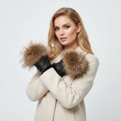 Brązowe Rękawiczki Luka-Pelli Skórzane Mitenki Z Naturalnym Futrem Jenota. Brązowe rękawiczki damskie Luka Pelli, bez wzorów, z futra, eleganckie. Za 249.00 zł.