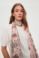 Szal w wzorem różowy. Czerwone szaliki i chusty damskie MOODO, bez wzorów, z poliesteru. Za 59.99 zł.