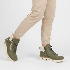 Botki damskie Rieker, trzewiki ocieplane futerkiem i na płaskiej podeszwie, zielone, M6014-54. Zielone kozaki damskie Rieker, z materiału, bez obcasa, na płaskiej podeszwie. Za 399.00 zł.