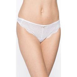 Gossard - Stringi Superboost Lace. Stringi damskie marki Gossard. W wyprzedaży za 39.90 zł.
