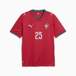 Koszulka Domowa Portugalii N.Mendes Coupe du Monde 2026. Czerwone koszulki sportowe męskie Puma, bez wzorów, bez kołnierzyka, bez ramiączek, do piłki nożnej. Za 529.50 zł.