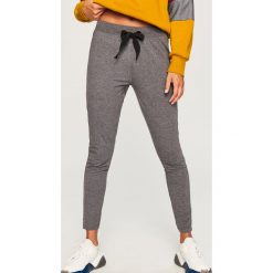 Spodnie z bawełny organicznej - Szary. Szare spodnie materiałowe damskie marki Reserved, z bawełny. Za 49.99 zł.