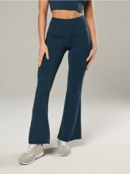 Spodnie flare - granatowy. Niebieskie spodnie materiałowe damskie Sinsay, l, bez wzorów. Za 39.99 zł.