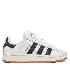Sneakersy adidas. Białe trampki i tenisówki chłopięce Adidas, bez wzorów, bez zapięcia. Za 259.99 zł.