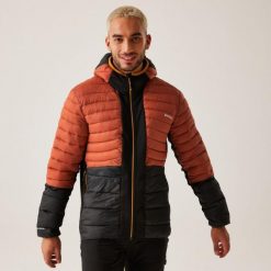 Kurtka z kapturem Regatta Leedre. Czarne kurtki męskie Regatta, m, bez wzorów, z elastanu, eleganckie, z kapturem. Za 304.85 zł.