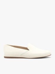 Kremowo-białe mokasyny ze skóry licowej. Brązowe mokasyny damskie Ryłko, ze skóry, eleganckie. Za 399.99 zł.