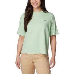 Koszulka damska Columbia North Cascades Graphic Short Sleeve Tee z krótkim rękaw. Zielone t-shirty damskie Columbia, xs, bez wzorów, z bawełny, street, bez kołnierzyka. W wyprzedaży za 116.00 zł.