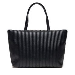 Torebka Calvin Klein. Czarne torebki shopper damskie Calvin Klein, bez wzorów, bez dodatków. Za 419.99 zł.