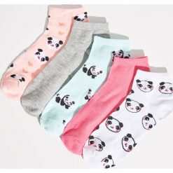 Skarpetki w pandy - Wielobarwn. Skarpety damskie marki Calvin Klein Jeans. W wyprzedaży za 14.99 zł.