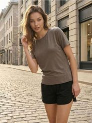 Koszulka z wiskozą - brązowy. Brązowe t-shirty damskie Sinsay, l, bez wzorów, z wiskozy, bez kołnierzyka. Za 29.99 zł.